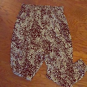 Patterned jersey harem pant. Black with tan dots.